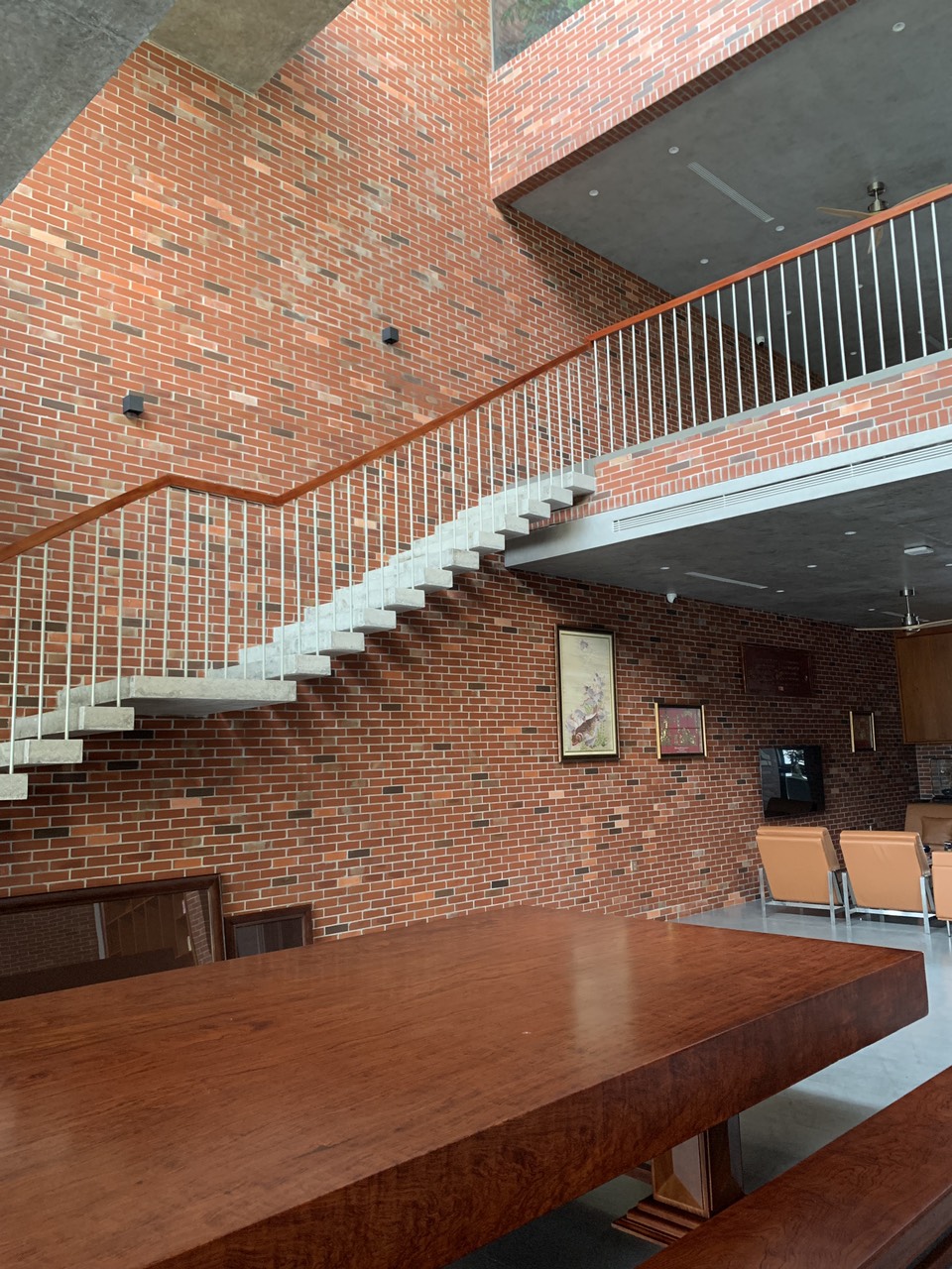 Cầu thang bộ Việt Pháp - Phong cách thiết kế tối giản phù hợp mọi kiến trúc Nhà Việt